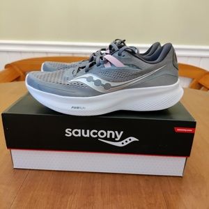 women’s saucony running shoes